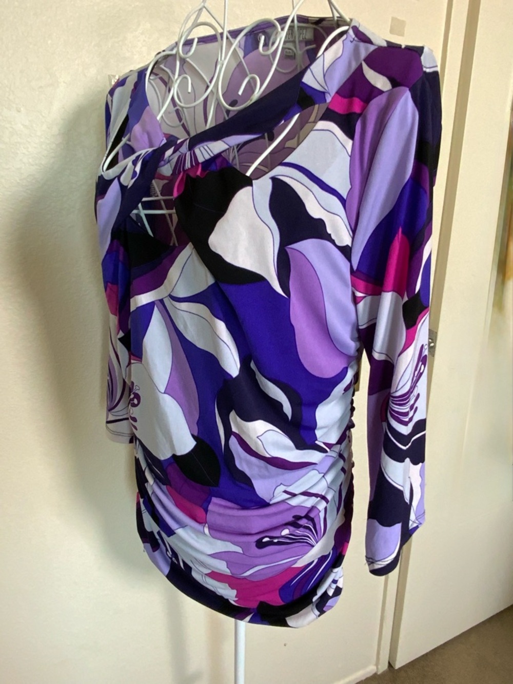 Jennifer Lopez Purple and White Floral Print Top - Picture 2 of 7